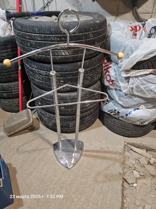 Продам металлическую вешалку