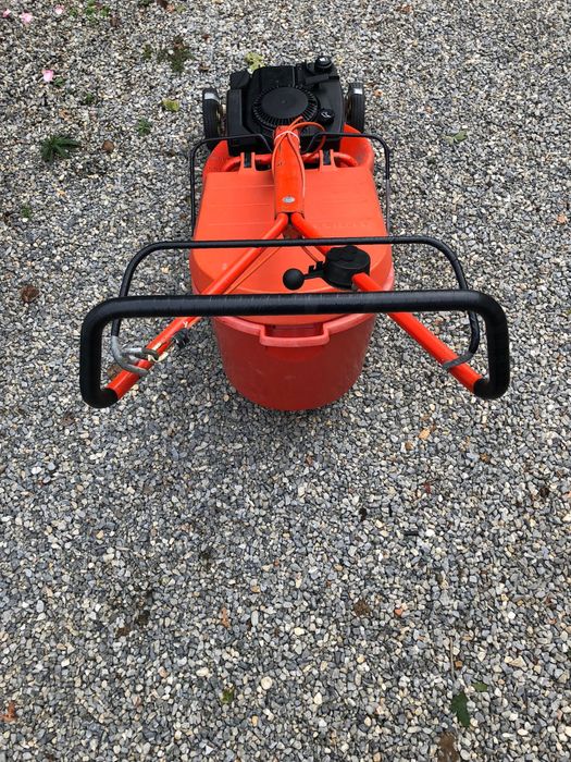Masina de tuns iarba Briggs Stratton Wolf