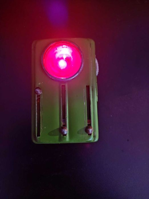 Продава се трицветен железничарски ретро фенер