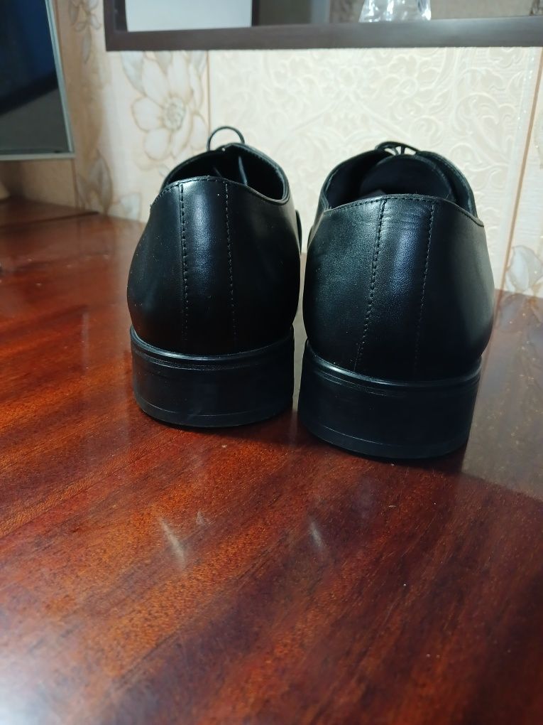 Кожаные туфли Zara
