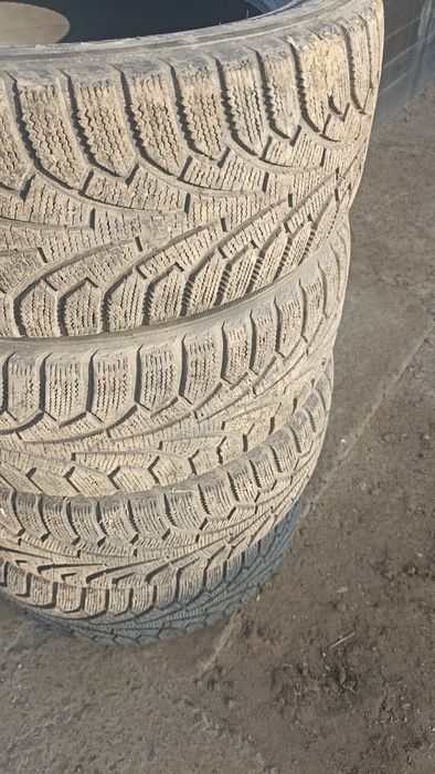 Зимние шины б.у в отличном состоянии