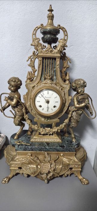 Ceas de simeniu din bronz