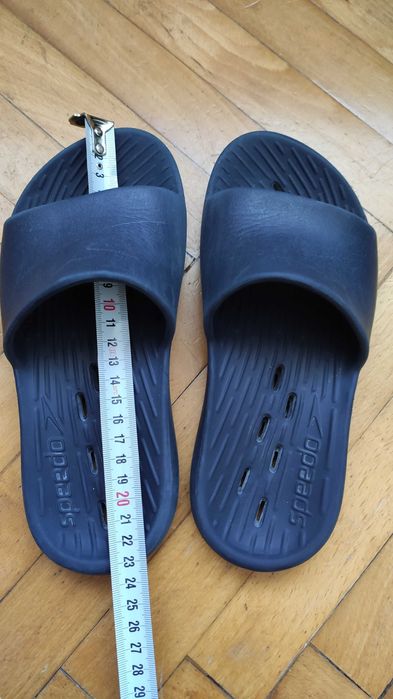 Продавам детски джапанки SPEEDO и PUMA, номер 34/35