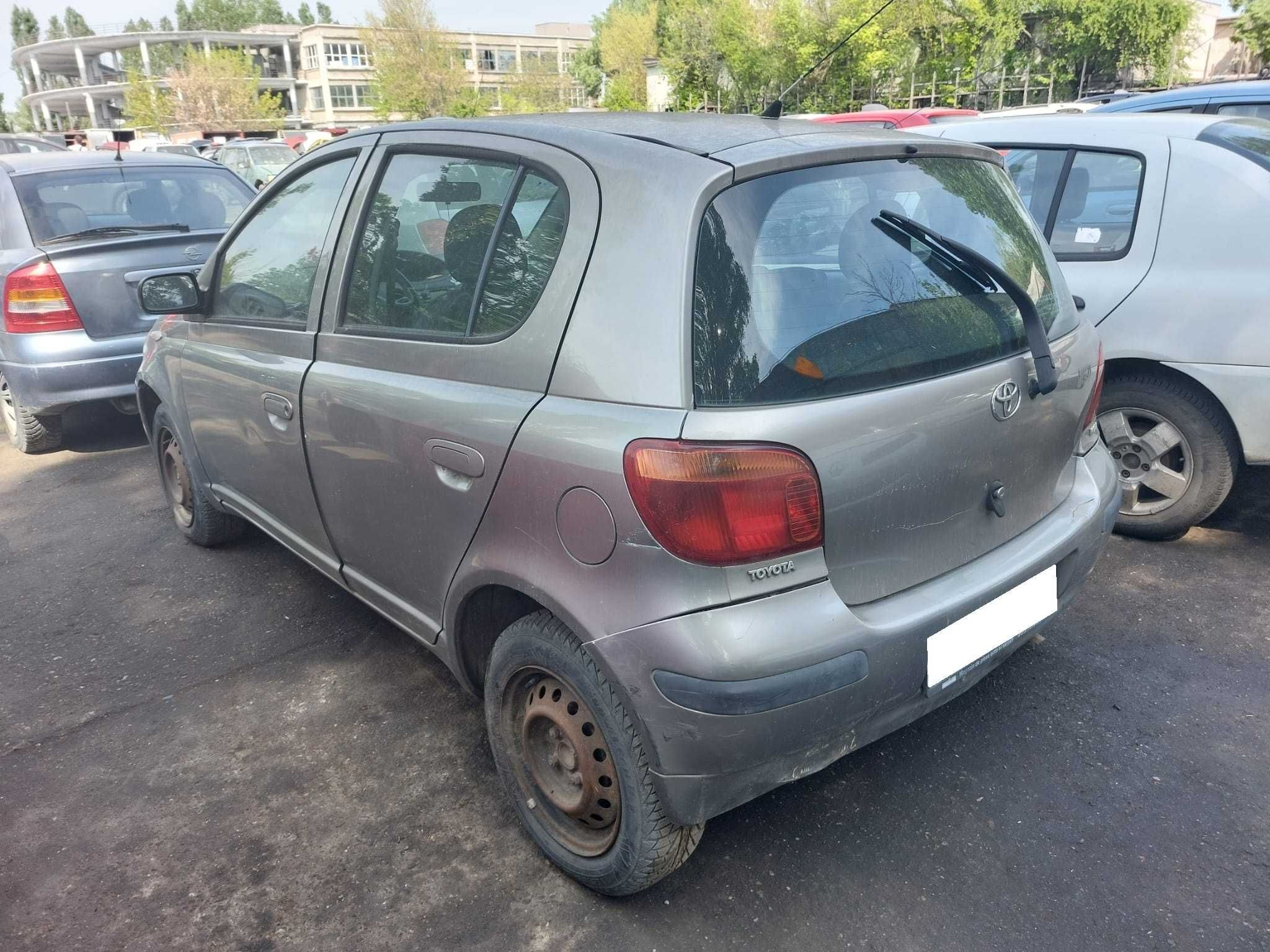 Dezmembrez TOYOTA YARIS DIN 2004-1.0 Benzina