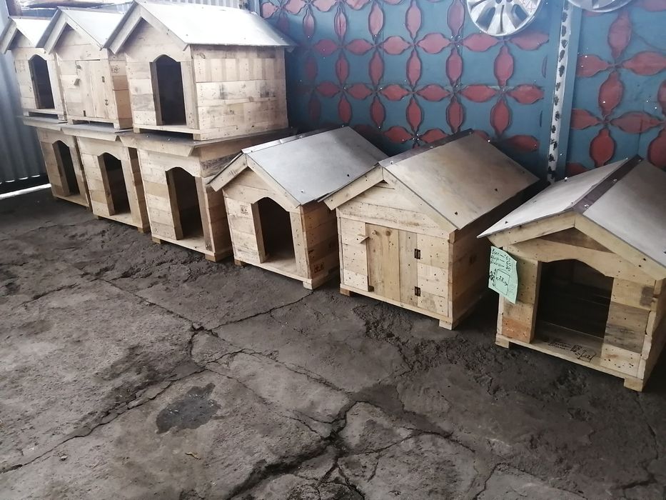 Будки для собак.