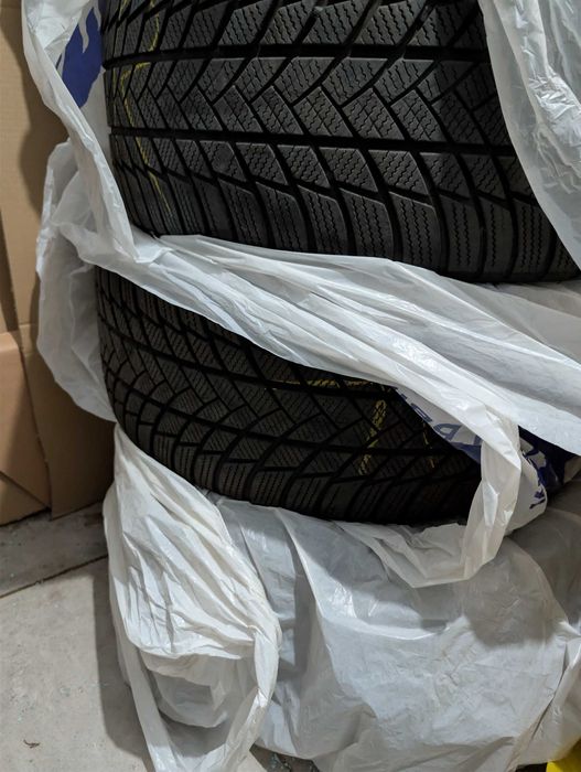 255 40 20 зимни Bridgestone Blizzak LM001 -  4 бр