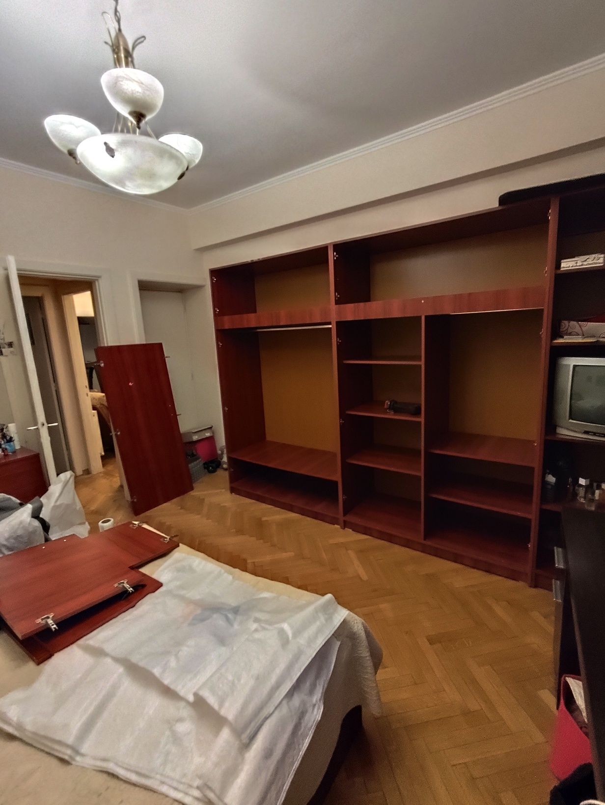 Transport mobila Servicii mutari bagaje Demontare remontare mobilier