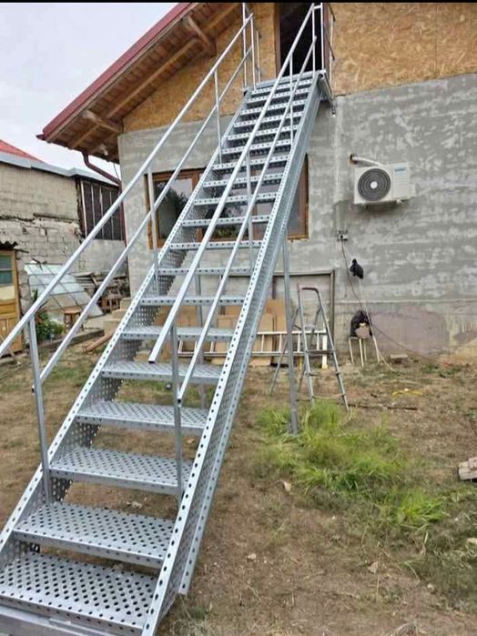Scara zincata galvanizata la comandă oriunde în tara oferim și montaj.