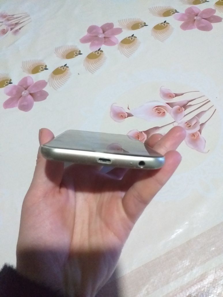 Tel sotiladi Samsung J4 400ming aybi yóq  hamma yeri radnoy pomet 1.9g