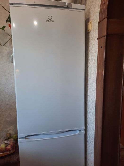 Холодильник Indesit