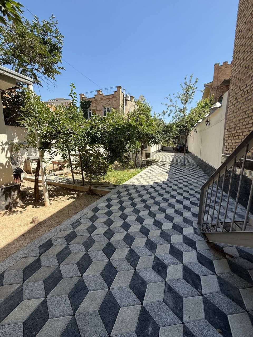 Ул.Катта Мирабад - участок в центре 400кв.м , Ор-р:  Mirabad avenue