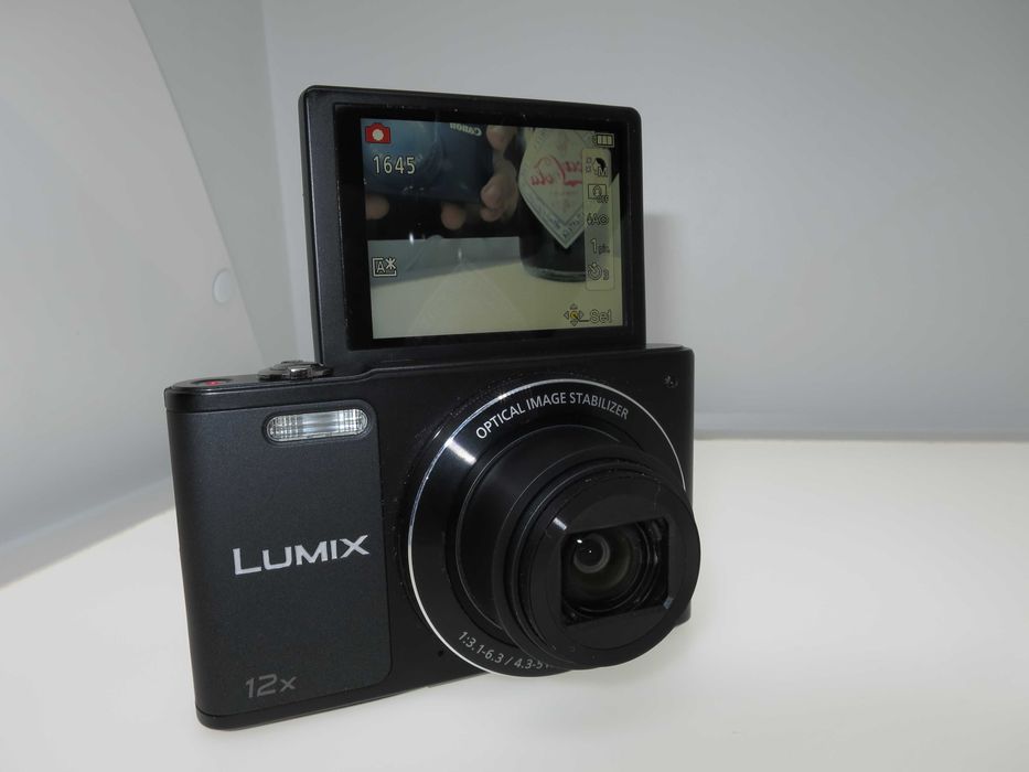 Panasonic Lumix SX10 уникален фотоапарат камера със селфи екран НОВ