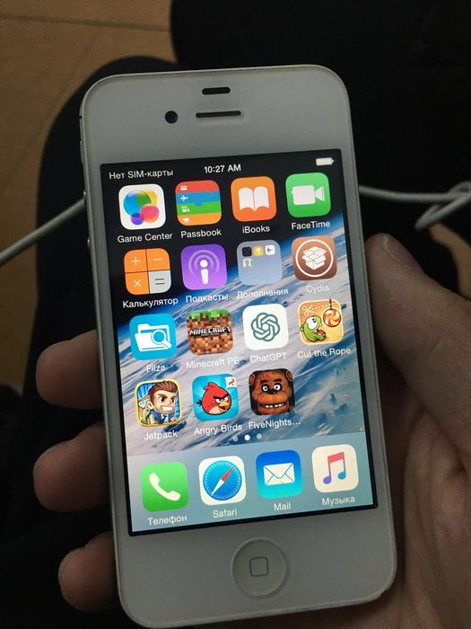 iPhone 4S в хорошем состоянии.