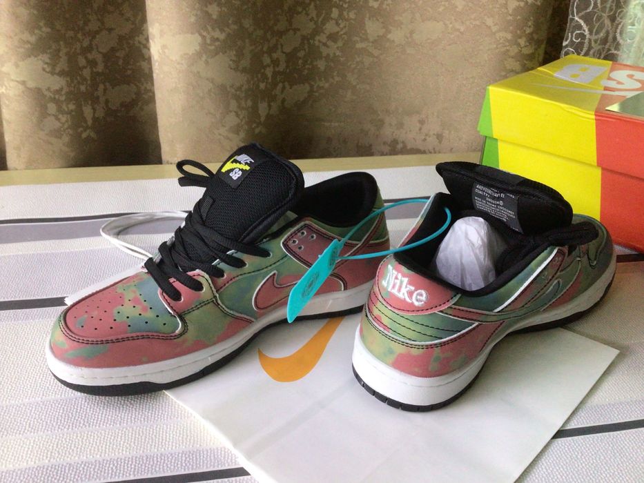 Кроссовки, меняющие цвет