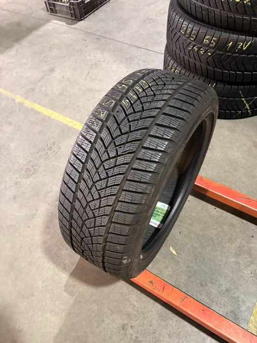 Anvelope iarna 225/45/17 Good Year Ultra Grip Performance 225 45 17
