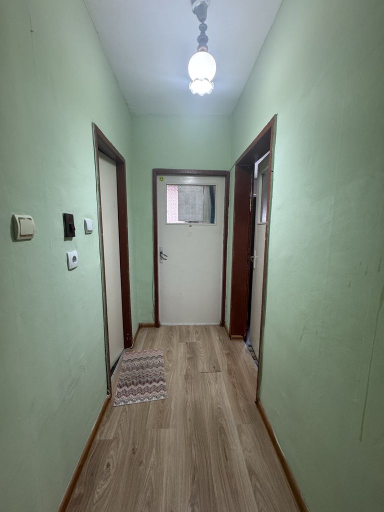 Продава се Тристаен апартамент в Търговище, Център - 81 кв.м за 1064 €/кв.м - Снимка #3