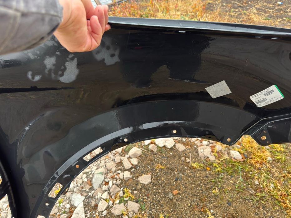 Продам крыло на  рав 4.