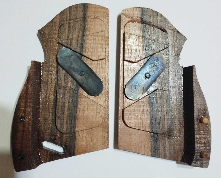 Орехови чирени (ръкохватка) за пистолет ТТ 33