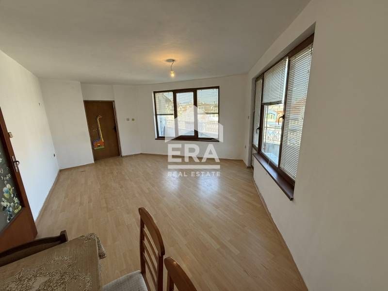 Продава се Тристаен апартамент в Бургас, Лазур - 92 кв.м за 1081 €/кв.м - Снимка #3