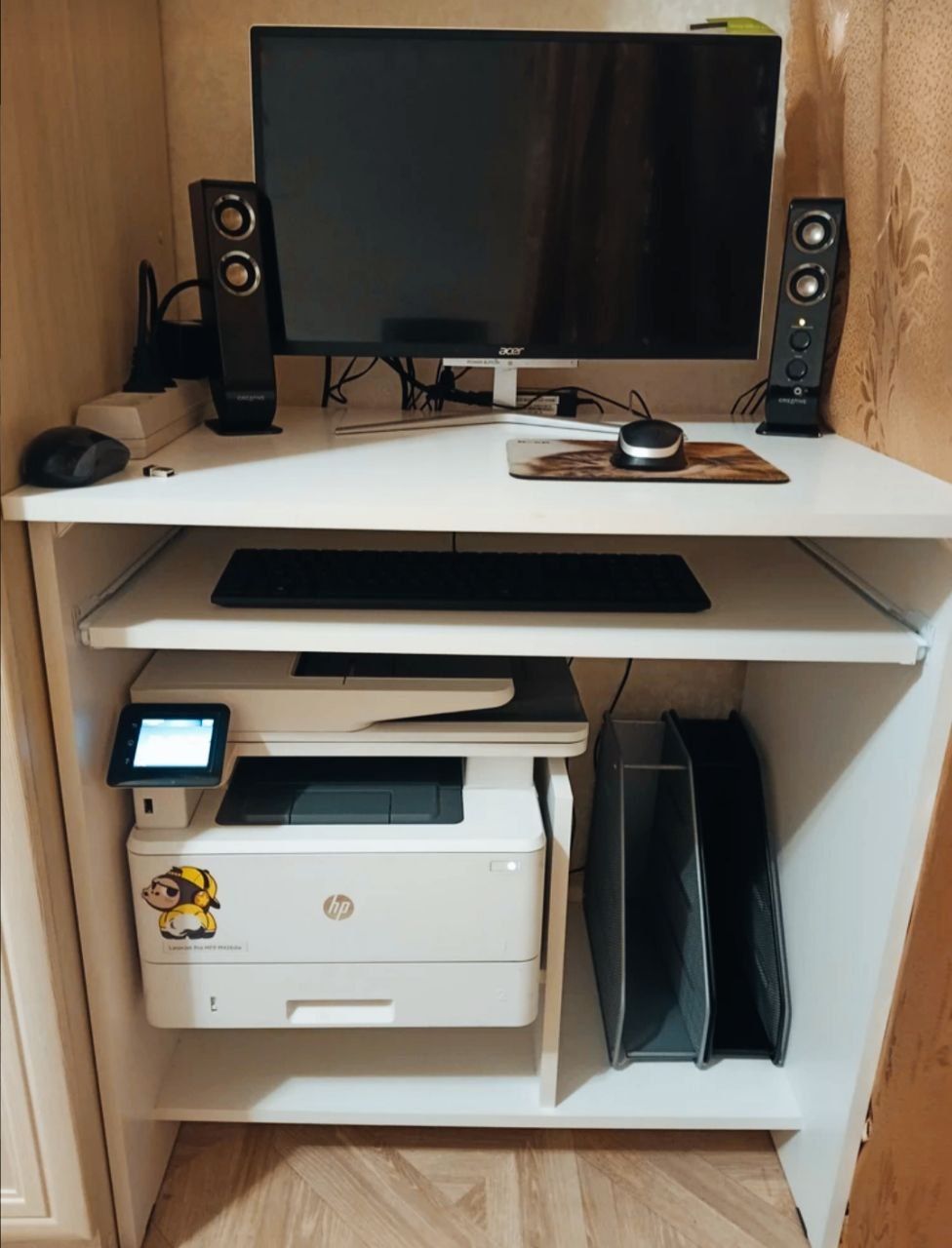 Компьютерный стол и стол для урока
