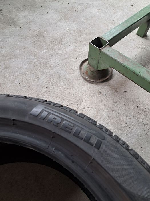 2 anvelope iarnă 245 40 r18 Pirelli