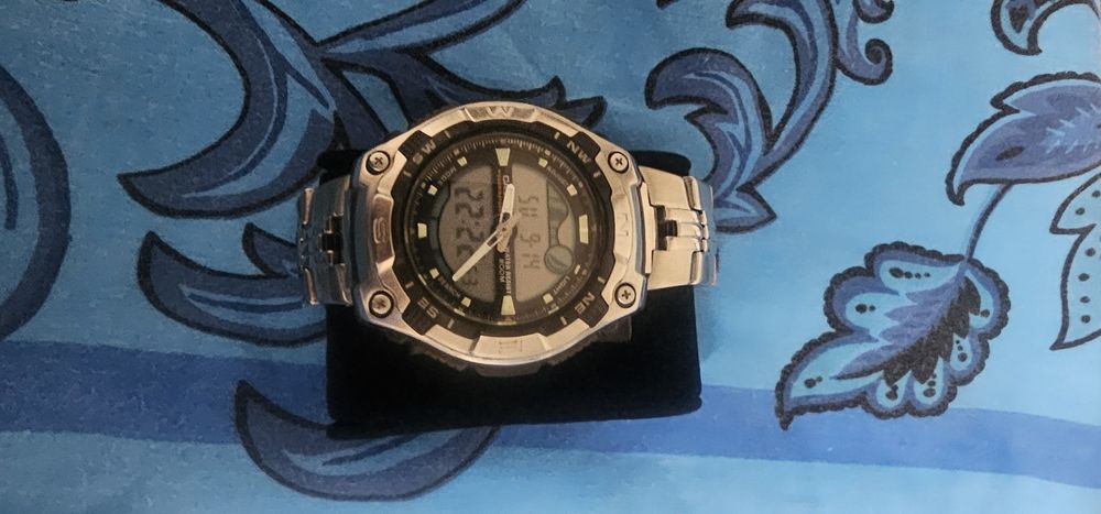 Часовник Casio с лунен календар