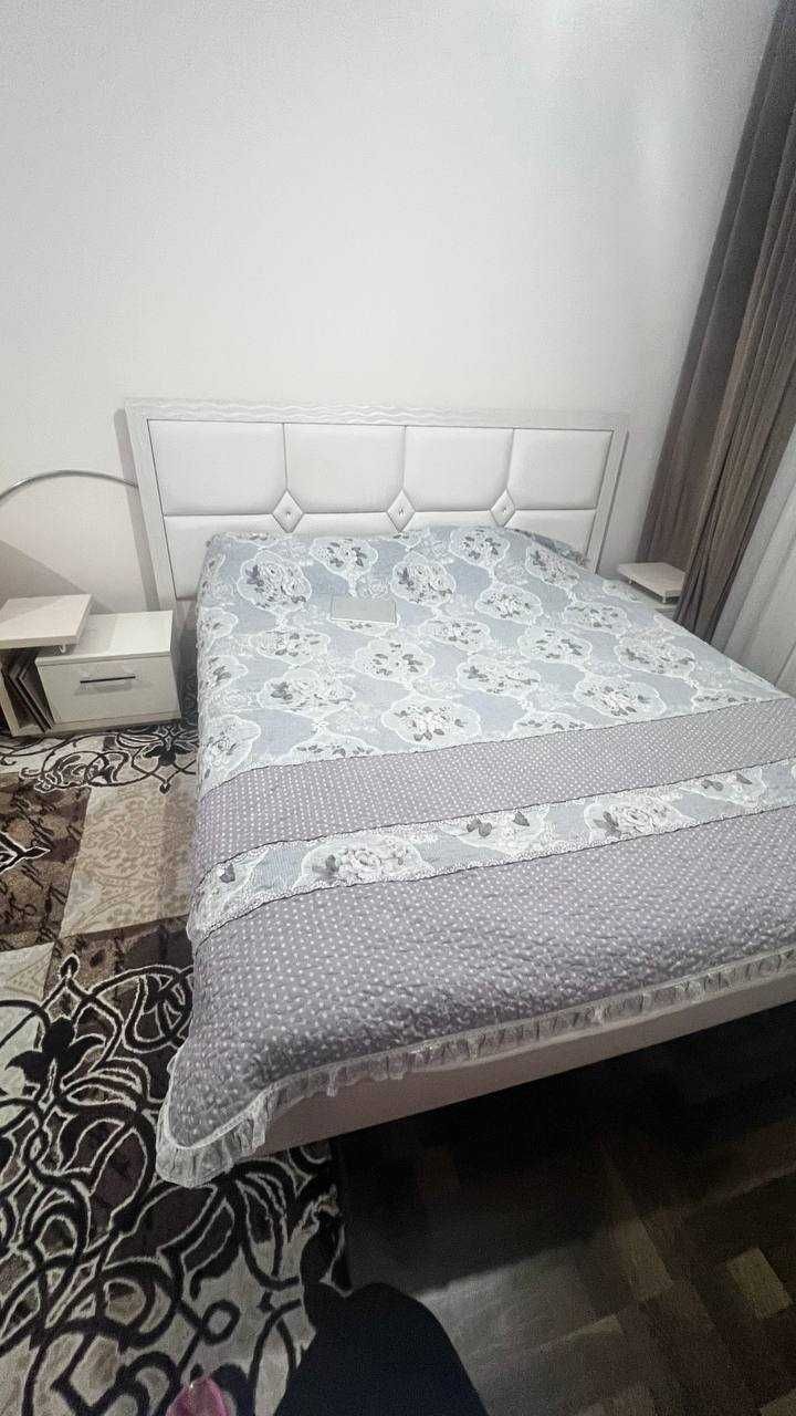 Продается спальный гарнитур