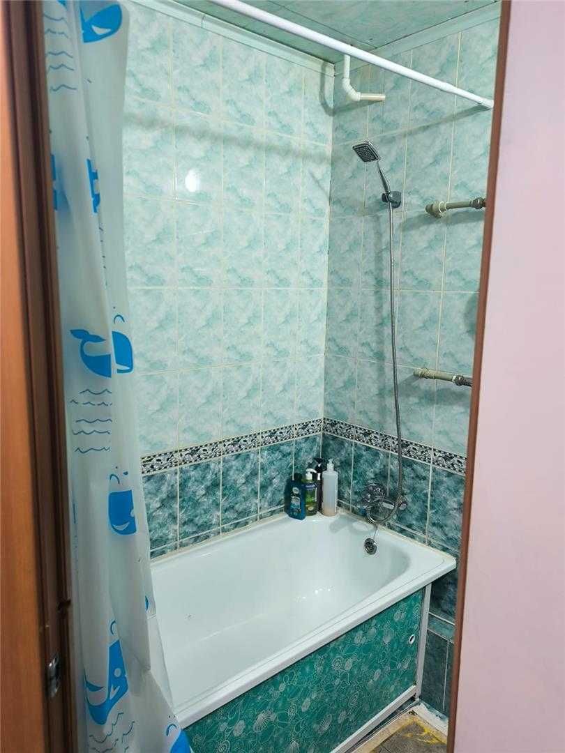 Продаю 4 ком квартиру в 6 мкр( р-н 6 школы)
