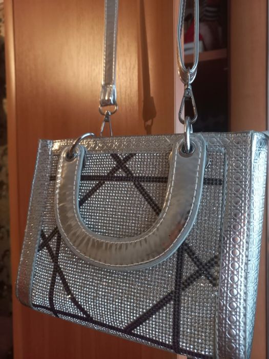 Продам  женскую сумочку