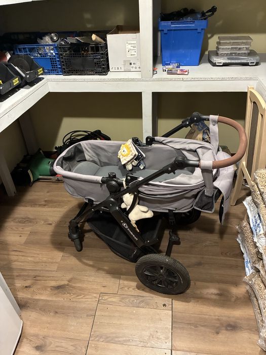 Donez carucior in stare buna