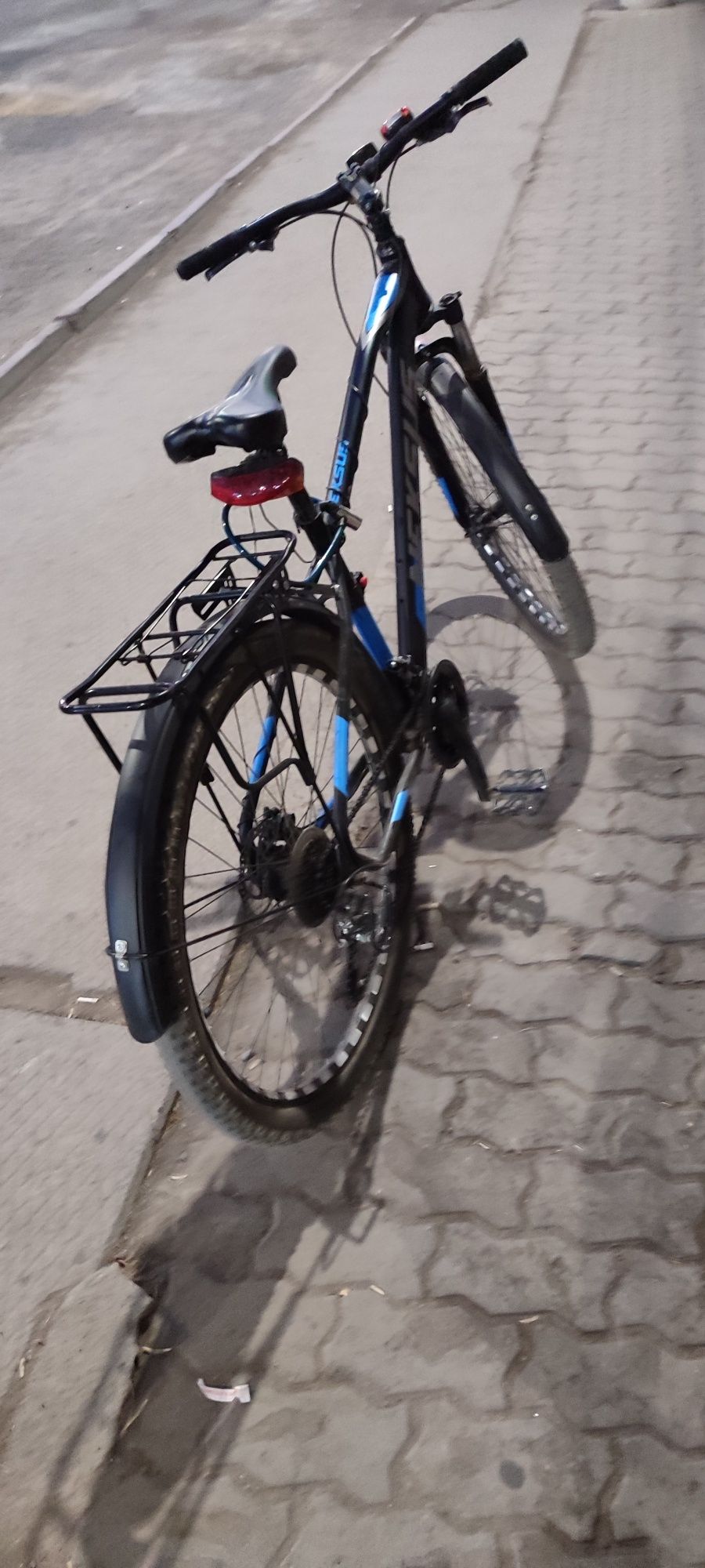 Yurib turgan Velosiped sotiladi