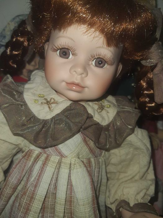 Păpușă de porțelan