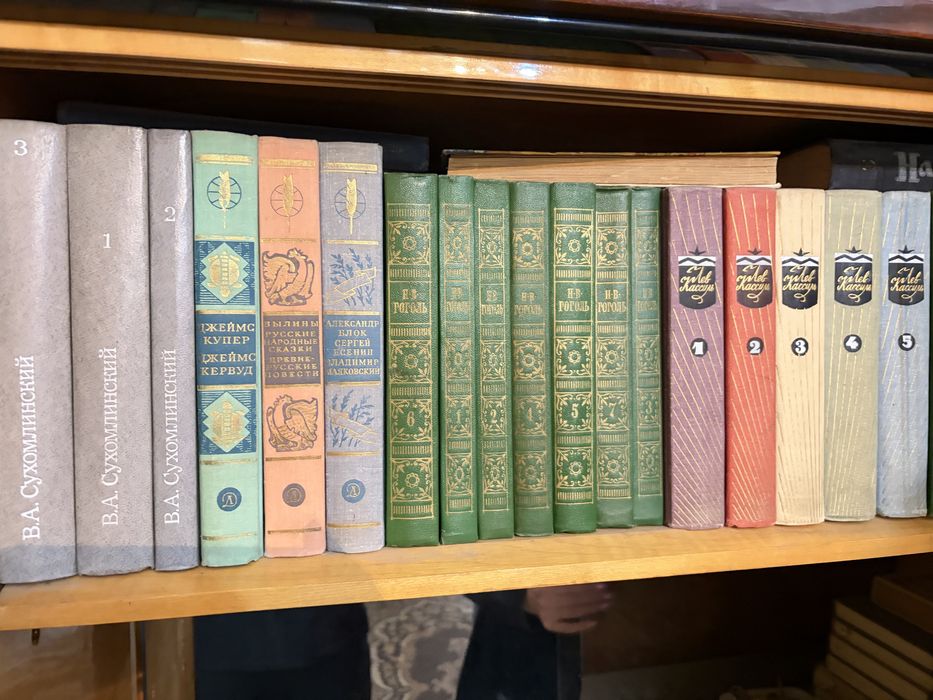 Продам собоания книг