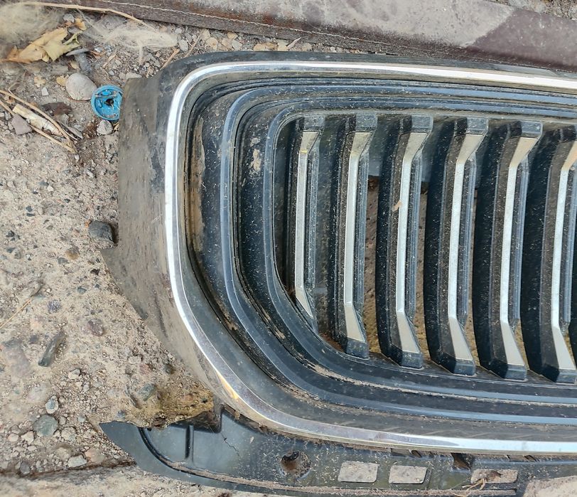 Решетка радиатора Geely Monjaro с эмблемой. Б/У
Приложение уже установ