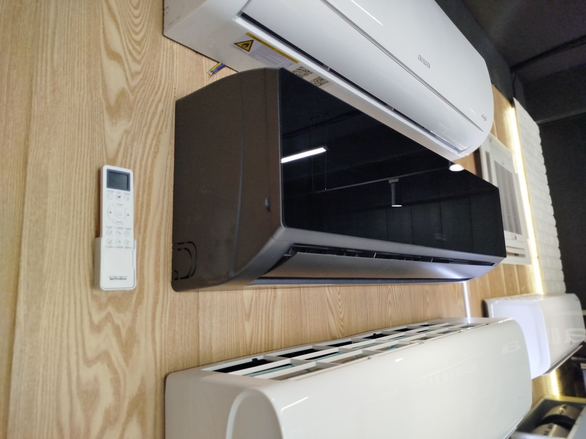 Кондиционер Technobox Darkmoon 12BTU