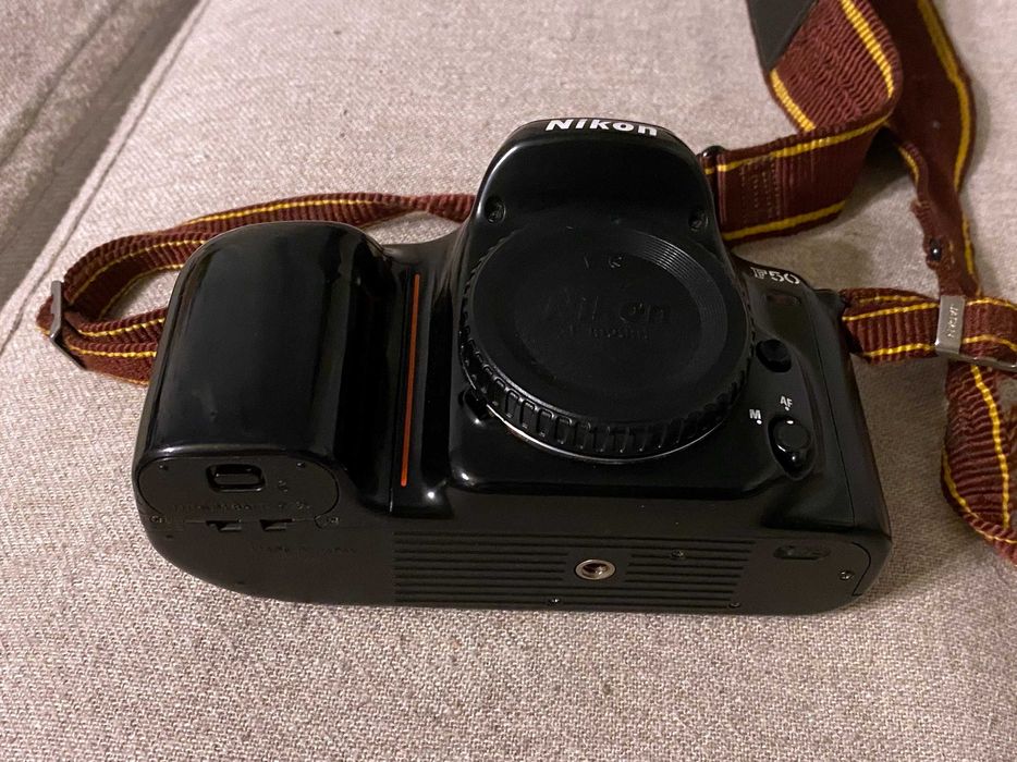Aparat foto film SLR Nikon F50 film 35 mm - corp body colectie