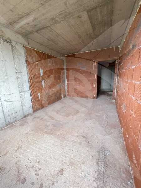 Продава се Двустаен апартамент в Пловдив, Южен - 65 кв.м за 1000 €/кв.м - Снимка #2