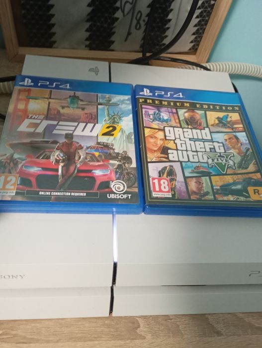 PS 4 конзола с игри