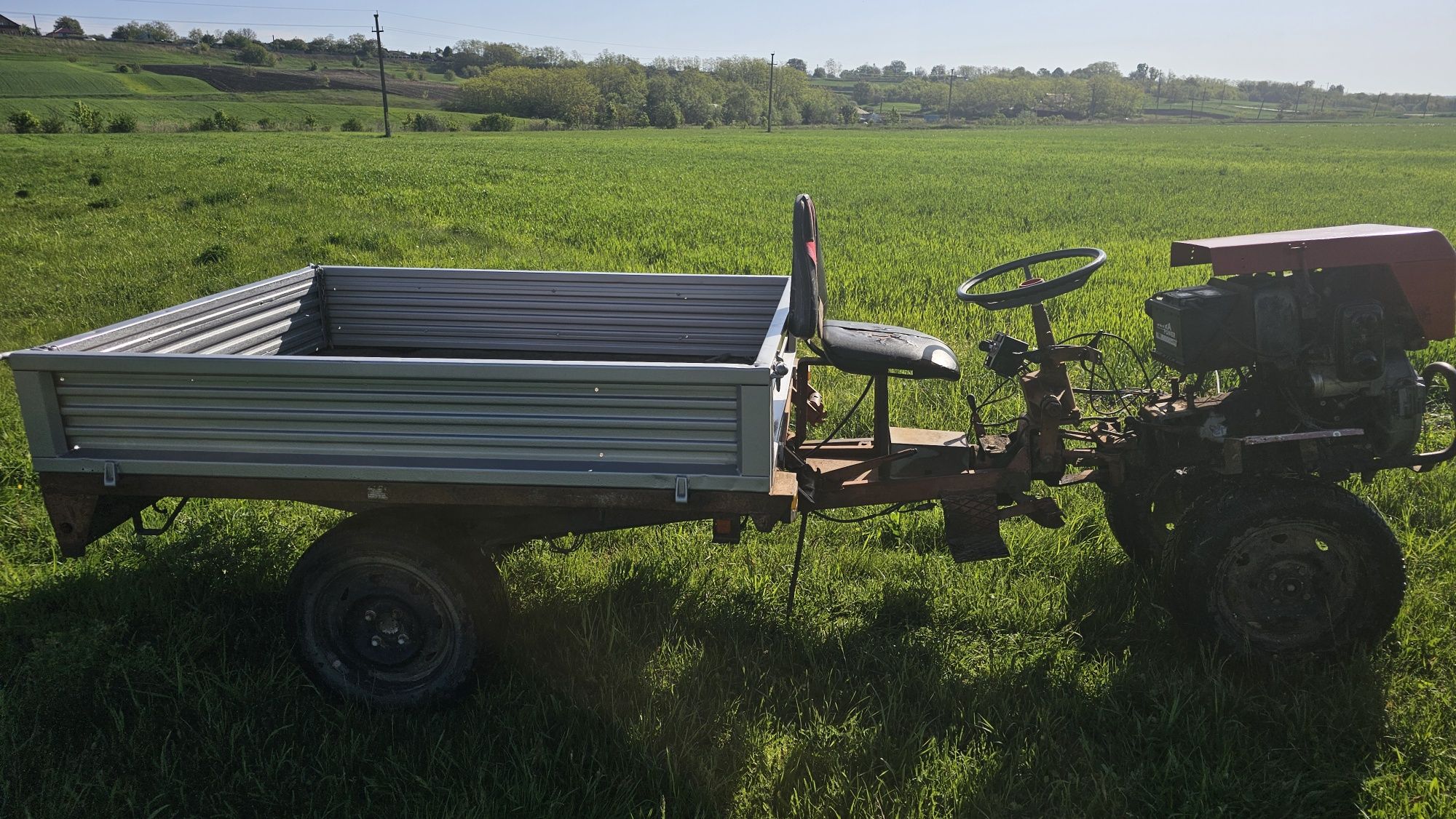 Vând tractor 4x4