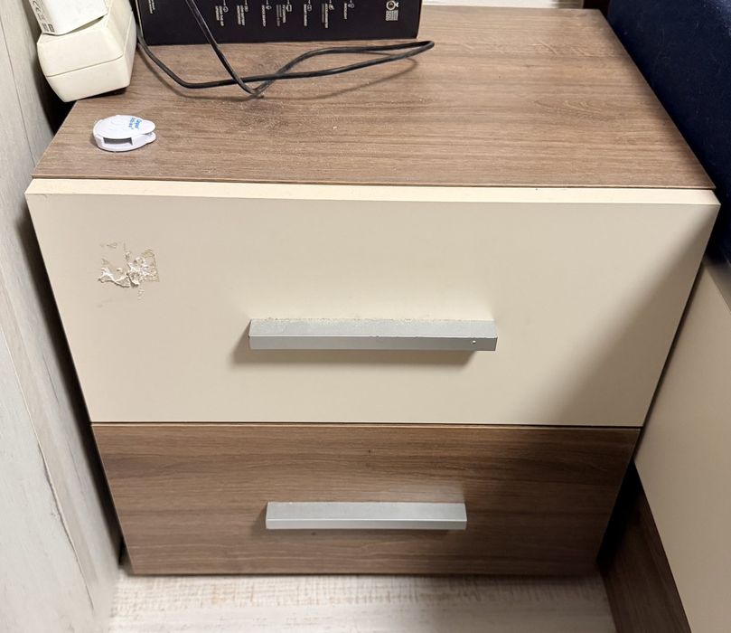 Обзавеждане за спалня- гардероб, скрин и 2 нощни шкафчета