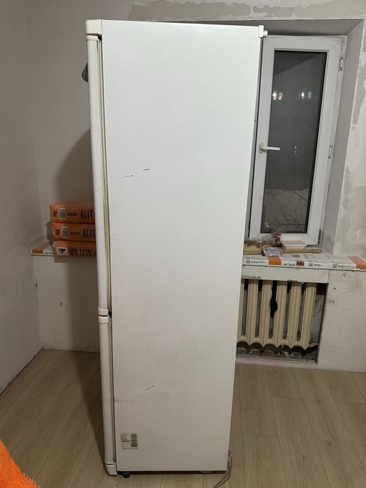 Холодильник буу LG в хорошем состояний