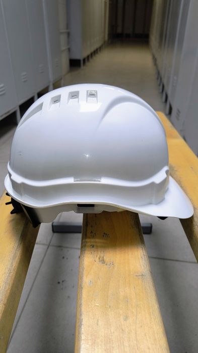 Продам каска белая