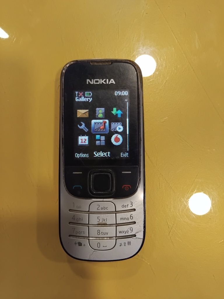 Nokia 2330c-2 и Nokia 100