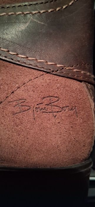 Bocanci    din     piele