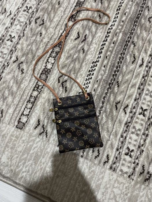 Geantă mică tip crossbody cu imprimeu monogram, maro