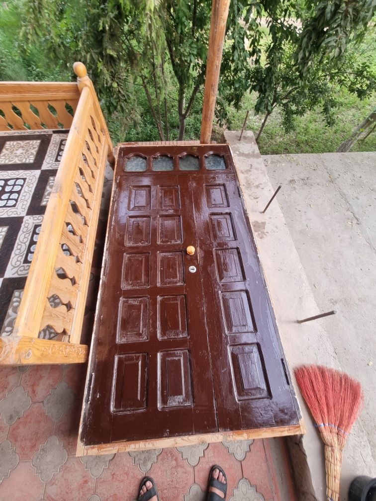 2 ta yarmo qopi eshiklar sotiladi.