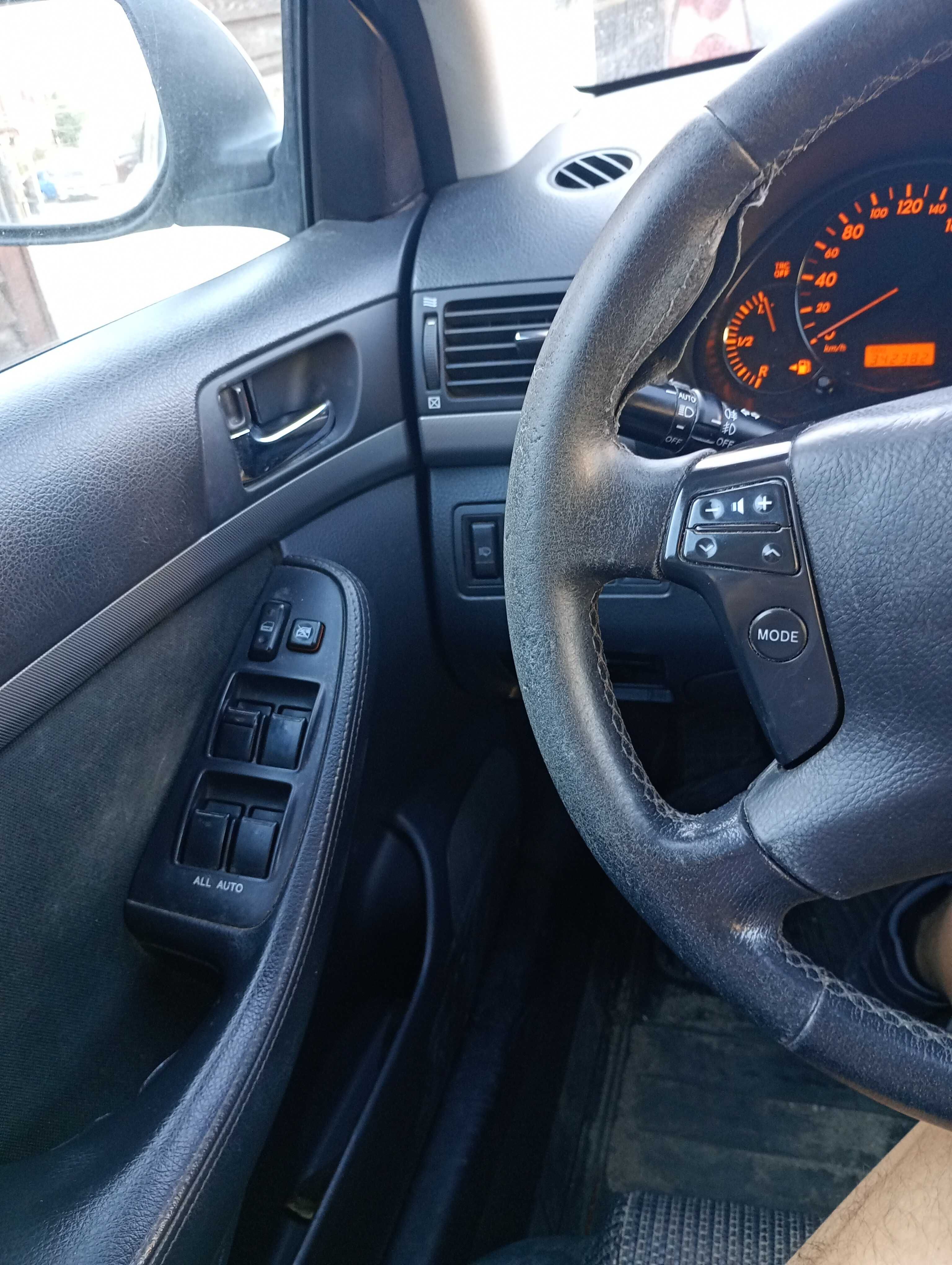 Vând Toyota avensis second hand