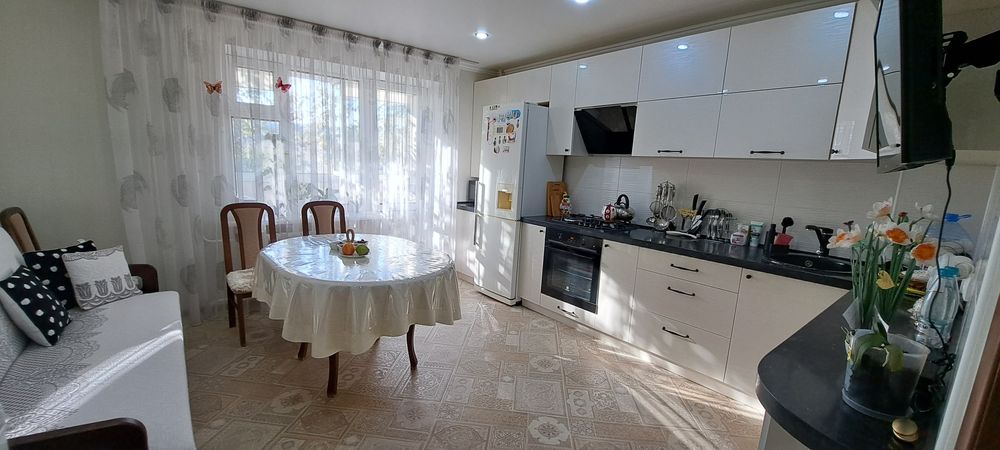 Продам 2 комнатную квартиру на Азии