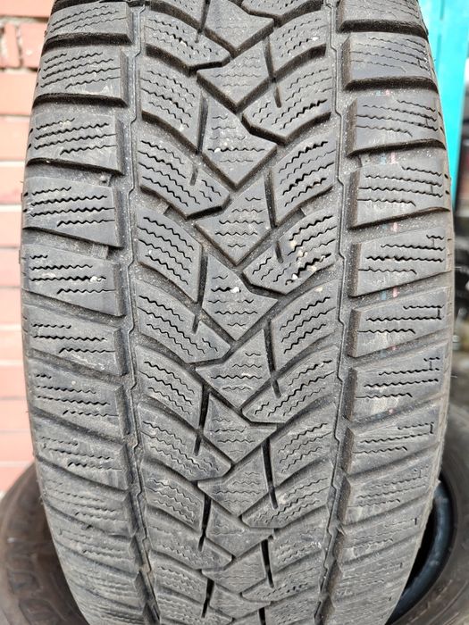 Продавам 4 зимни гуми 205/60/16 Dunlop