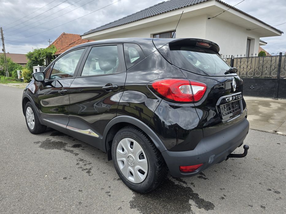 Renault.   Captur.